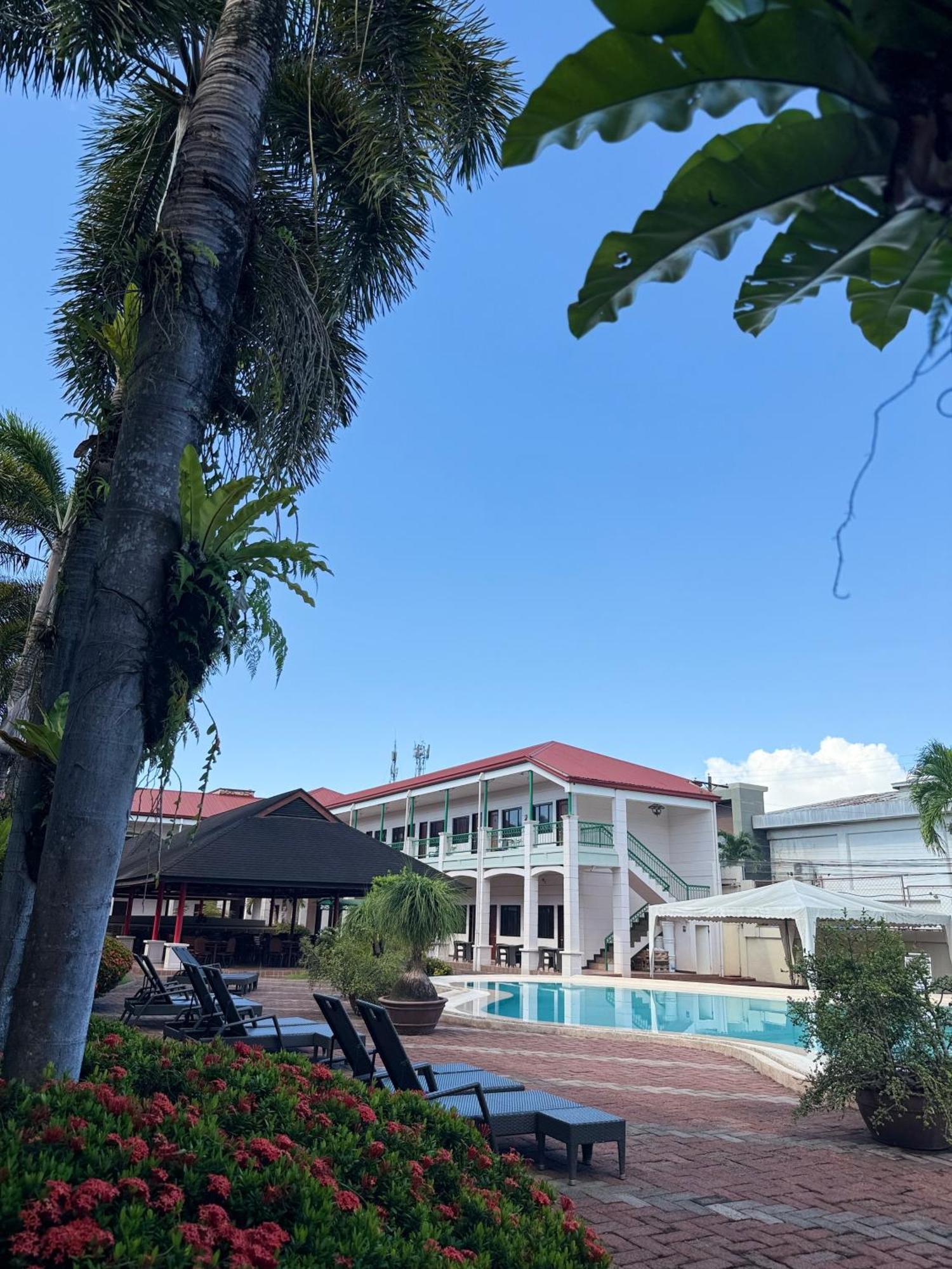 Dottie'S Place Hotel & Restaurant Butuan City Exterior photo