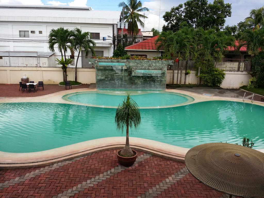 Dottie'S Place Hotel & Restaurant Butuan City Exterior photo